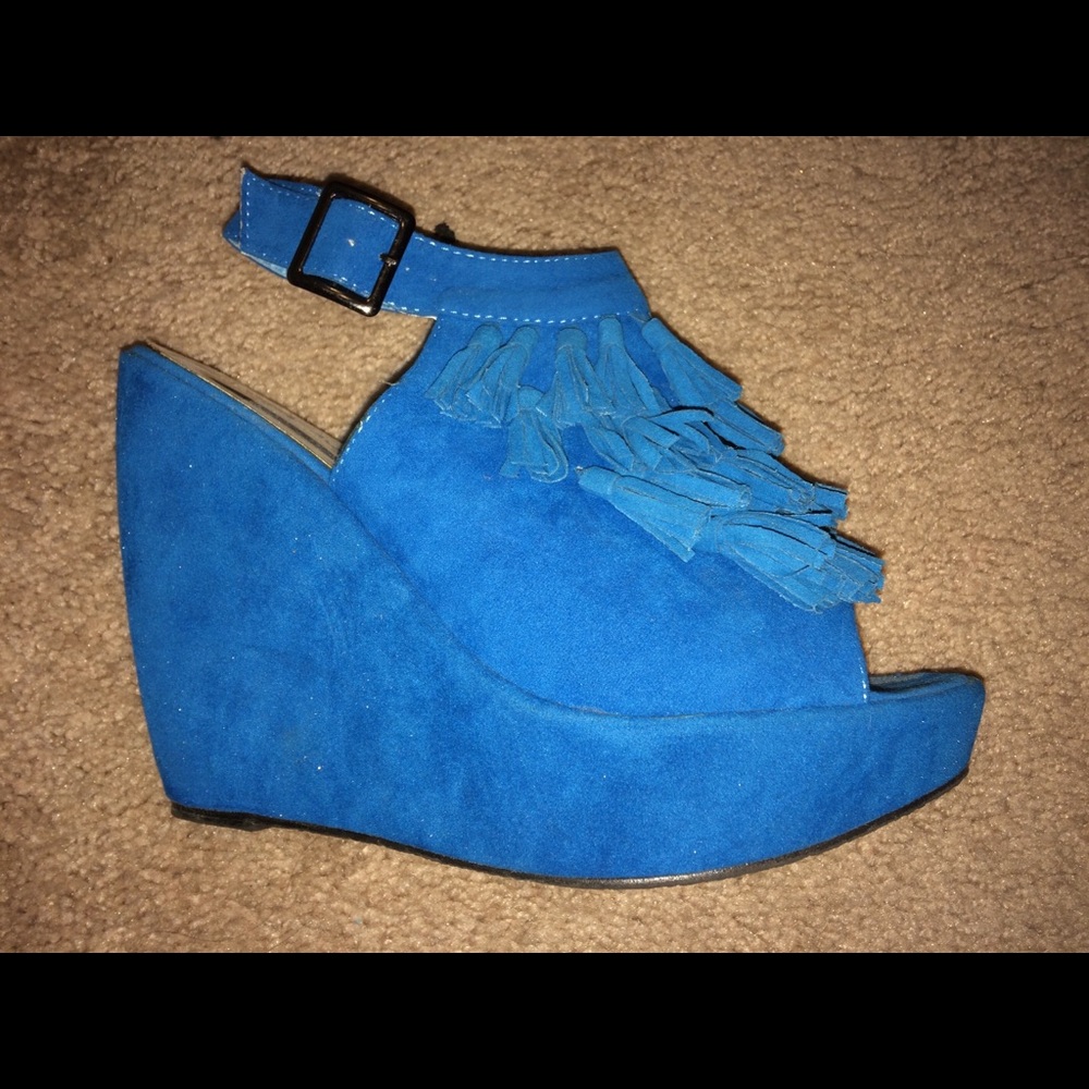 Pre-loved 💙😍💙 peacock wedges
